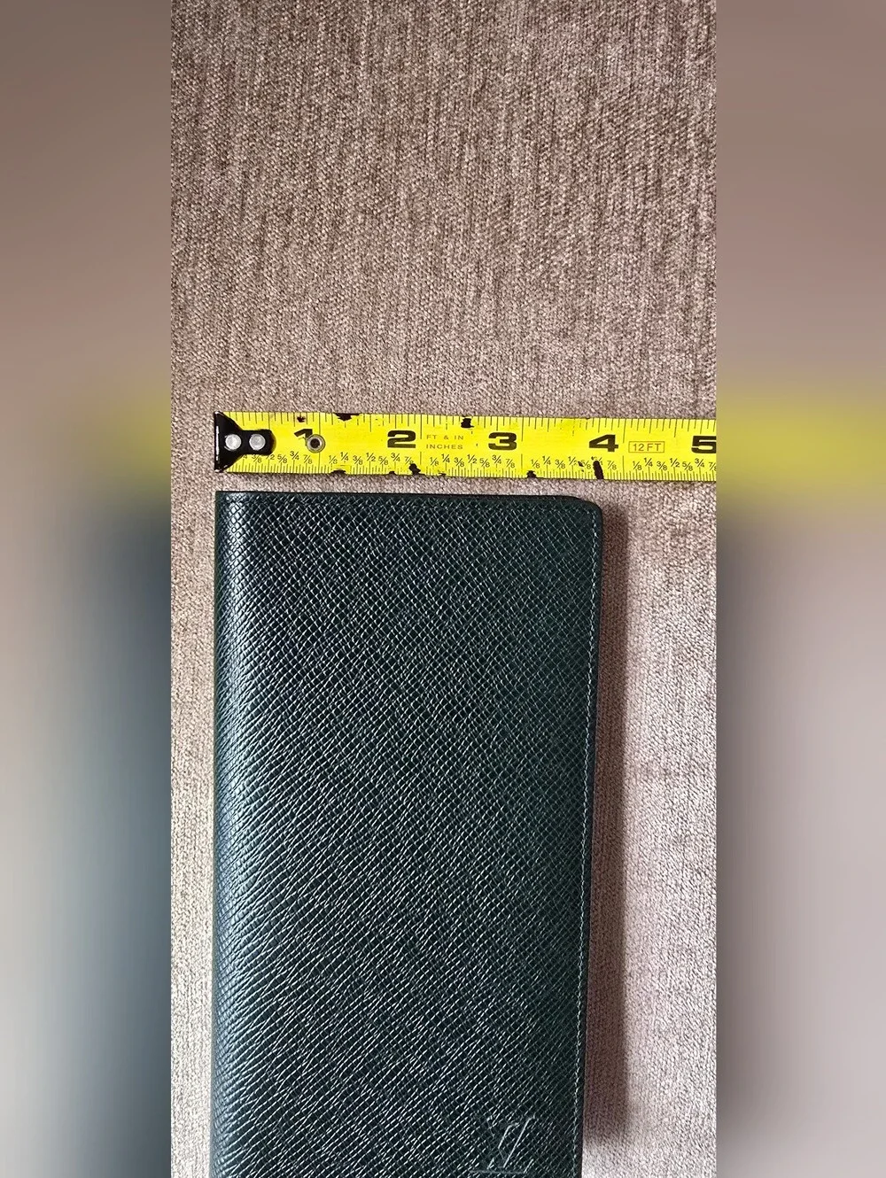 (1770) LOUIS VUITTON Taiga Leather Long Slim Bifold Wallet